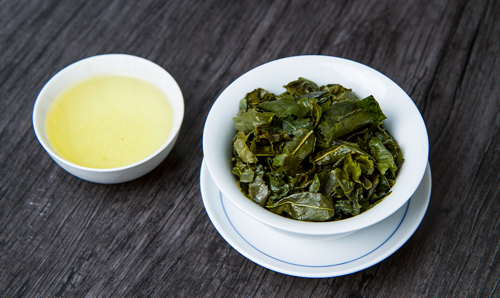 岩茶叶底带草气：传统独特的茶叶品质